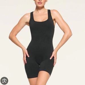 NWOT Skims Outdoor Basic Mid Thigh Onesie. New bodysuit black